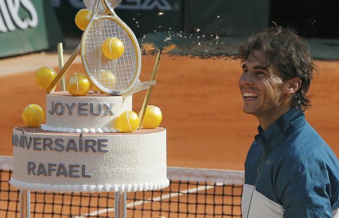 Compleanno con sorpresa per Rafa Nadal al Roland Garros: dopo aver sconfitto il giapponese Kei Nishikori, lo spagnolo ha spento 27 candeline sul campo. Reuters